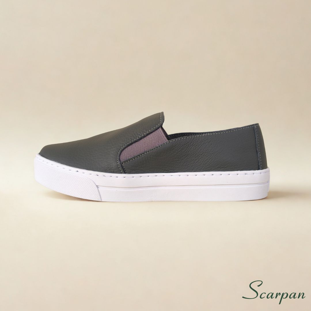 ff1ada15c802ec6120bcea4e6f3b6d45.jpg Tênis Slip On de Couro Cinza Escuro - 153.092 - Imagem 1