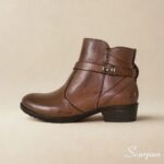 Bota feminina em couro legítimo marrom cano curto com salto baixo