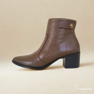 Bota feminina bico fino marrom em couro legítimo salto bloco e detalhe lateral metalizado