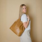 Bolsa Transversal Tote em Couro Maia - Caramelo - Imagem 3