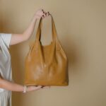 Bolsa Transversal Tote em Couro Maia - Caramelo - Imagem 2