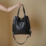 Bolsa Transversal Tote em Couro Maia - Preta - Imagem 2