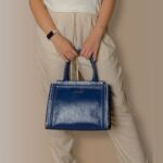 Bolsa Feminina Transversal de Couro Raika  - Marinho - Imagem 2