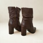 Bota Feminina de Couro Bico Fino e salto alto Moca - 990 - Imagem 6