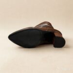 Bota Feminina de Couro Bico Fino e salto alto Moca - 990 - Imagem 10