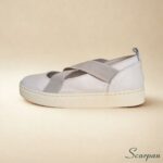 Tênis sapatilha de couro feminino na cor off white scarpan