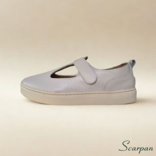 Tênis de couro feminino vazado na cor off white scarpan