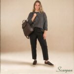 Look com tênis de couro com velcro feminino na cor marrom chocolate scarpan