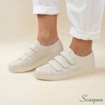 Visão lateral no pé do tênis de couro com velcro ajustável Off White