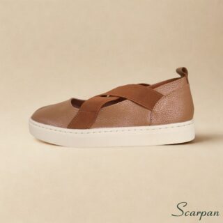 Look com tênis sapatilha de couro feminino caramelo scarpan e calça de alfaiataria