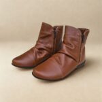 Par de botas da couro legítimo caramelo com acabamento enrugado elegante