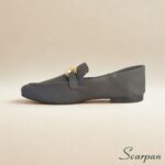 Mocassim com enfeite em couro legítimo feminino na cor cinza scarpan