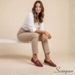 Look elegante de trabalho com calça de alfaiataria e mocassim de couro vinho