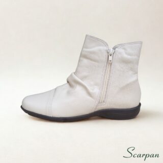Bota feminina em couro Off White rasteira maya scarpan com dois zíperes funcionais