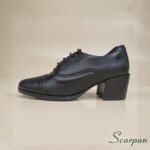 SPerfil lateral de sapato oxford feminino em couro Preto scarpan
