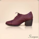 Perfil lateral de sapato oxford feminino em couro café scarpan